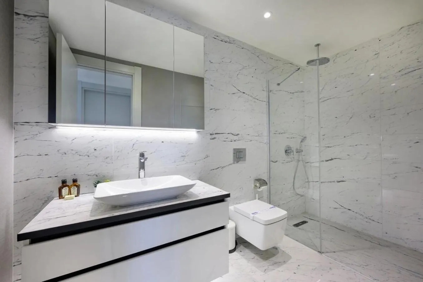 Gorgeous Corner Deluxe 1Bd Condopoolviews! #133 イスタンブール 別荘